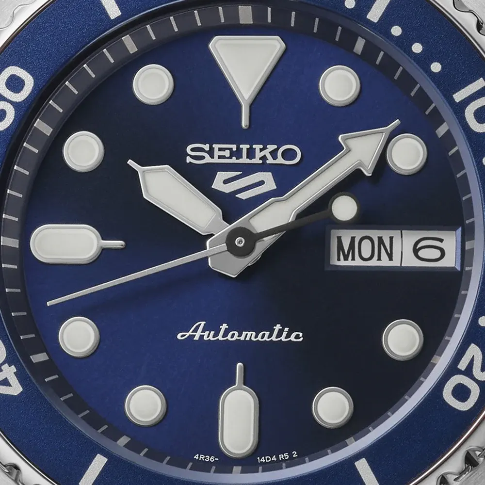Seiko 5 Sports 5 Sports SKX 'Street Denim' 38mm Mens Bracelet Watch Blue detail 2