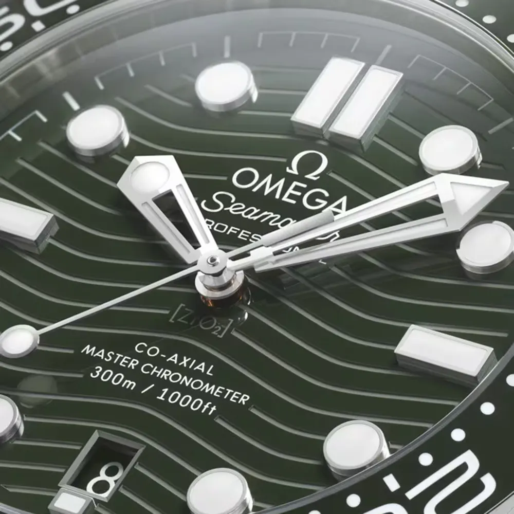 Omega Seamaster Diver 300m Co-Axial Master Chronometer 42mm Mens Watch Green detail 3