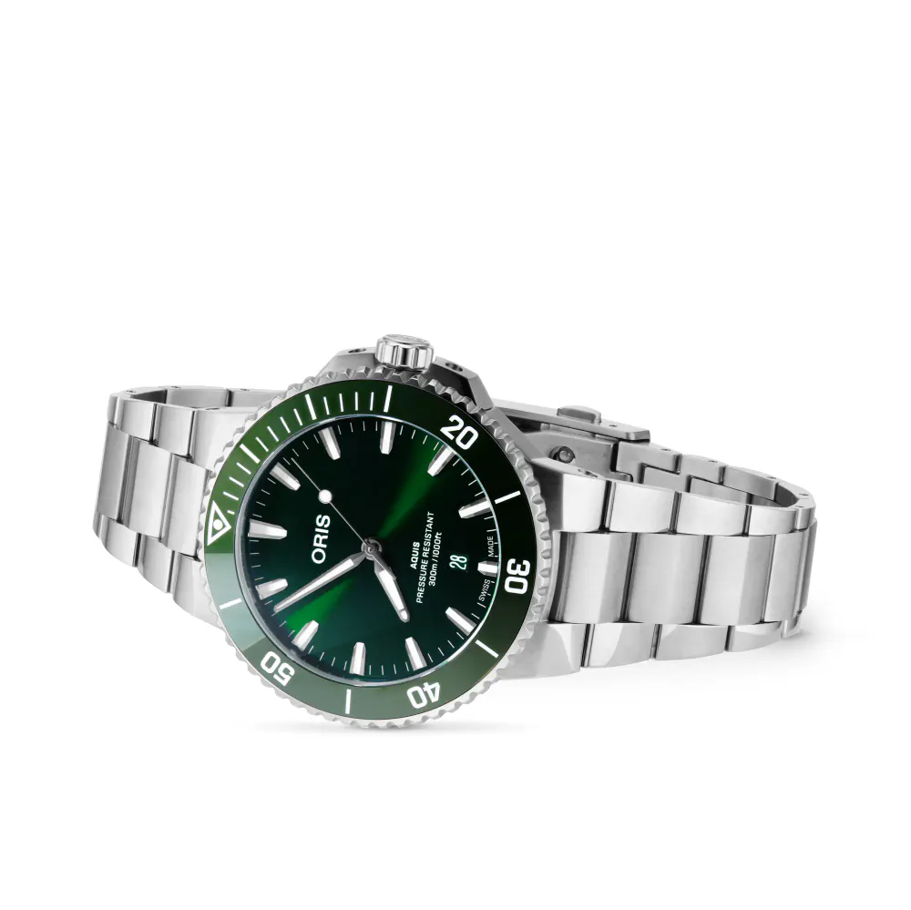 Oris Aquis Date 43.5mm Green Dial Mens Watch detail 2