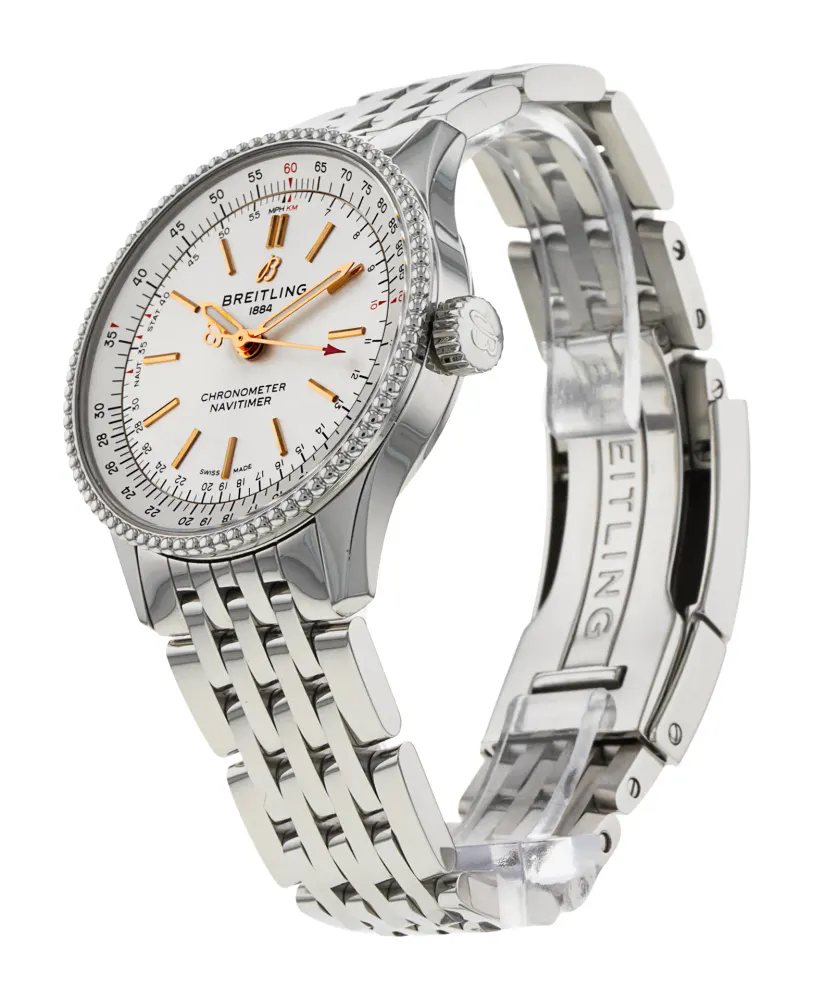 Breitling Navitimer Automatic 35 A17395 — 2021 — Very good detail 2