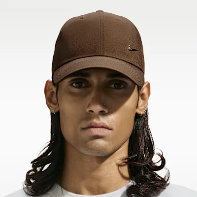 Nike Dri-FIT Club Unstructured Metal Swoosh Cap - Cacao Wow/Metallic Gold