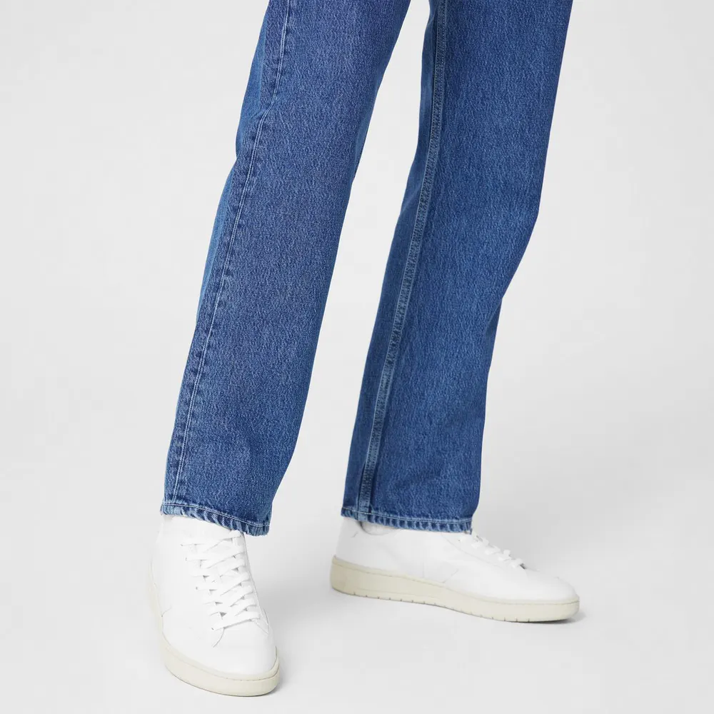 Veja V-12 in Extra White, additional product view 2