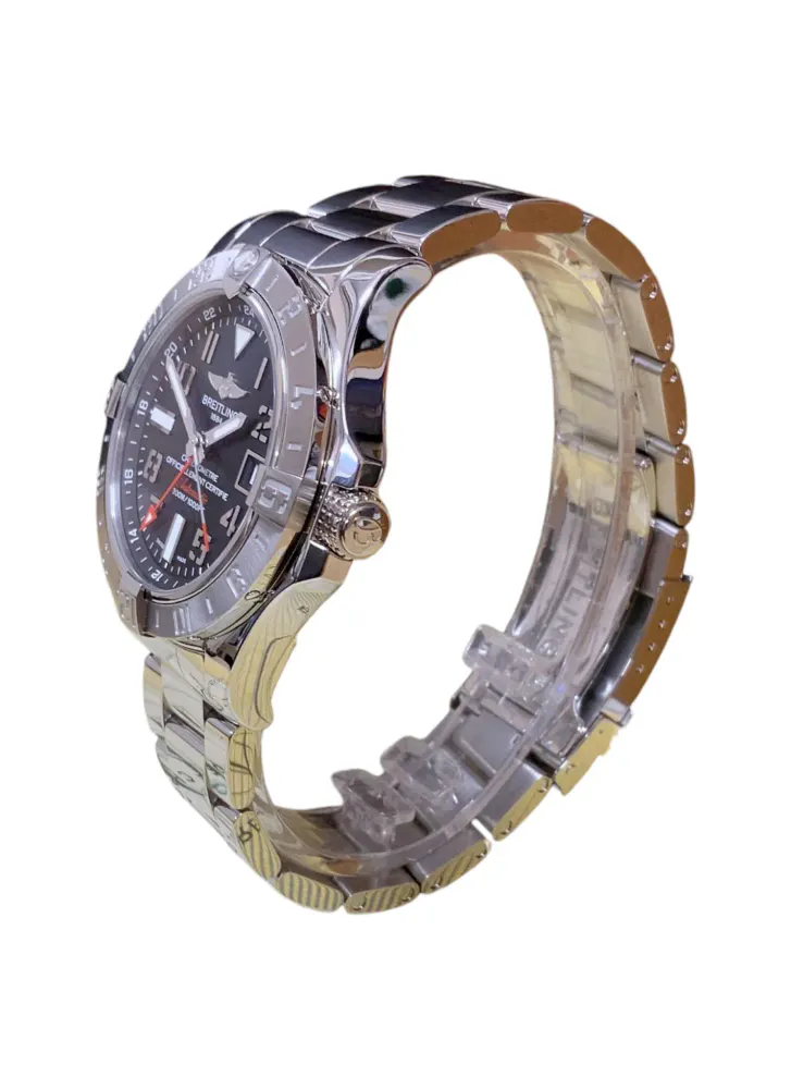 Breitling Avenger II GMT A32390 — 2016 — Excellent detail 2